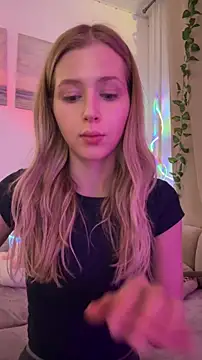 LunaRase online show from 10-28-25, 03:25