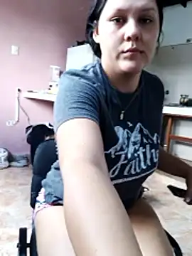 Snapshot of Ariakris chatting on 05-18-26, 04:02 Ariakris online show from 05-18-26, 04:02
