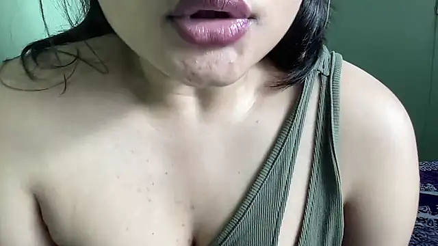 Snapshot of Indian_Diya08 chatting on 04-15-26, 06:15 Indian Diya08 online show from 04-15-26, 06:15