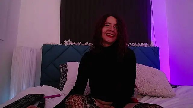 Snapshot of Moony_14 chatting on 12-22-24, 05:10 Moony 14 online show from 12-22-24, 05:10