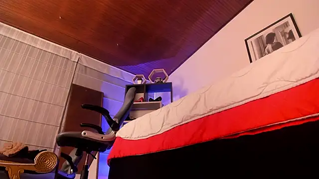 Snapshot of Moony_14 chatting on 11-01-25, 01:13 Moony 14 online show from 11-01-25, 01:13