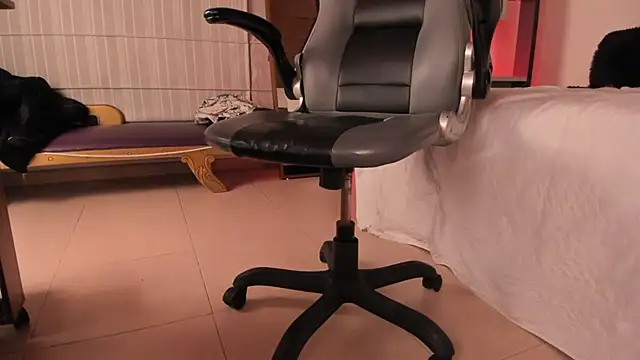 Snapshot of Moony_14 chatting on 12-02-25, 02:12 Moony 14 online show from 12-02-25, 02:12