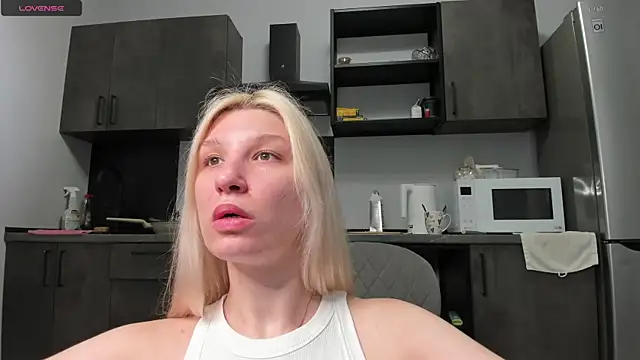 Snapshot of Linaa_Land chatting on 07-29-26, 06:39 Linaa Land online show from 07-29-26, 06:39