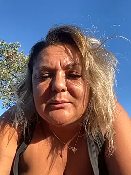 Snapshot of MikyVesela chatting on 09-23-25, 02:42 MikyVesela online show from 09-23-25, 02:42