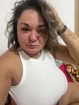 Snapshot of MikyVesela chatting on 10-27-25, 05:17 MikyVesela online show from 10-27-25, 05:17