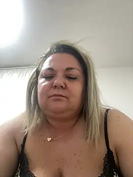 Snapshot of MikyVesela chatting on 04-26-26, 03:21 MikyVesela online show from 04-26-26, 03:21