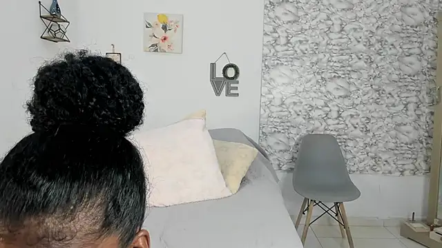 Snapshot of Canhela1 chatting on 01-08-26, 02:58 Canhela1 online show from 01-08-26, 02:58