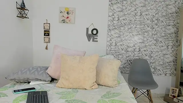 Snapshot of Canhela1 chatting on 03-15-26, 02:45 Canhela1 online show from 03-15-26, 02:45