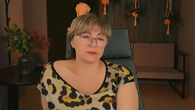 Snapshot of sugar_vivien chatting on 12-14-24, 06:20 sugar vivien online show from 12-14-24, 06:20
