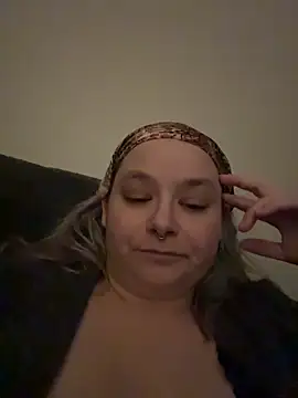 Snapshot of kitten0760 chatting on 05-06-26, 01:14 kitten0760 online show from 05-06-26, 01:14