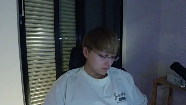 Snapshot of Tkcqcc chatting on 02-27-25, 03:59 Tkcqcc online show from 02-27-25, 03:59