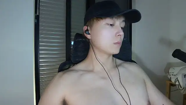 Snapshot of Tkcqcc chatting on 03-02-25, 03:37 Tkcqcc online show from 03-02-25, 03:37