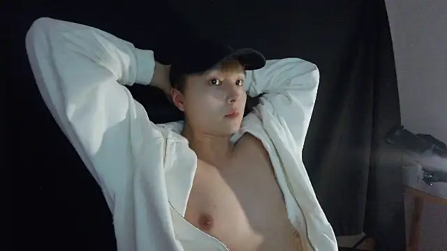 Snapshot of Tkcqcc chatting on 03-17-25, 04:01 Tkcqcc online show from 03-17-25, 04:01