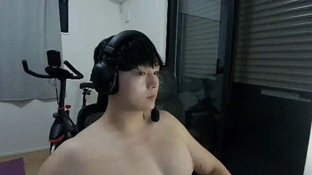 Snapshot of Tkcqcc chatting on 09-25-25, 02:10 Tkcqcc online show from 09-25-25, 02:10