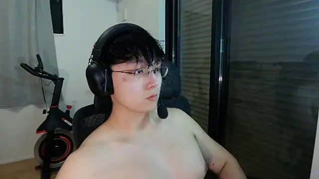 Snapshot of Tkcqcc chatting on 10-19-25, 01:12 Tkcqcc online show from 10-19-25, 01:12