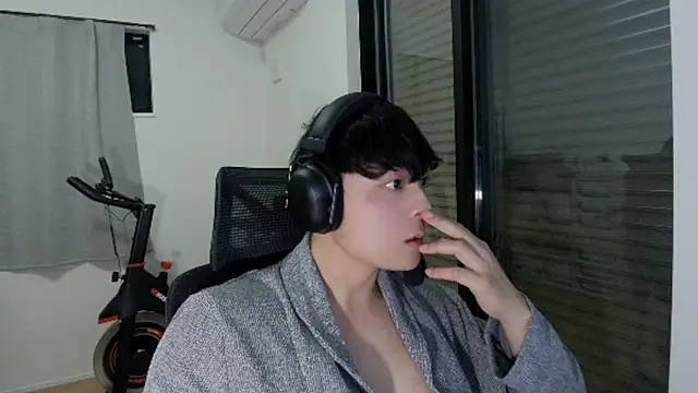 Snapshot of Tkcqcc chatting on 10-21-25, 12:50 Tkcqcc online show from 10-21-25, 12:50