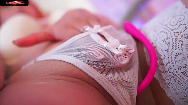 Eyleen 24 online show from 10-21-25, 12:11