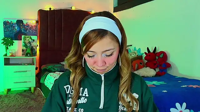 alisson zafiro  online show from 10-18-25, 03:09