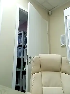 Snapshot of FantasyMichelle chatting on 12-18-24, 03:11 FantasyMichelle online show from 12-18-24, 03:11