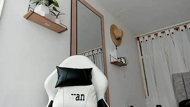 Valerioe online show from 09-28-25, 02:22