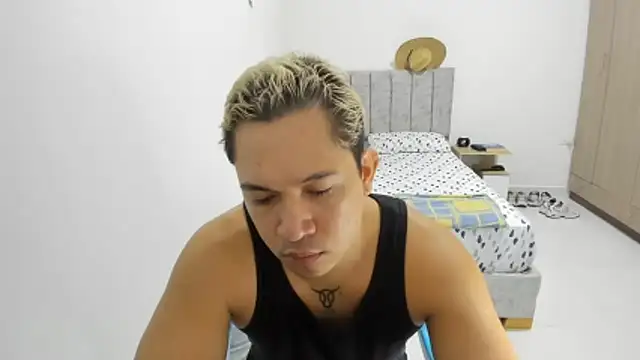 Snapshot of Valerioe chatting on 06-14-26, 02:41 Valerioe online show from 06-14-26, 02:41