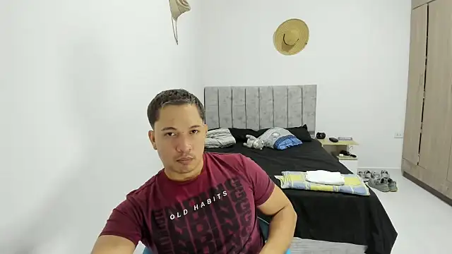 Snapshot of Valerioe chatting on 06-21-26, 02:30 Valerioe online show from 06-21-26, 02:30
