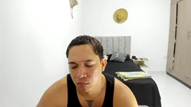Snapshot of Valerioe chatting on 07-08-26, 01:48 Valerioe online show from 07-08-26, 01:48