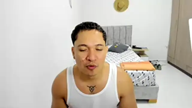 Snapshot of Valerioe chatting on 07-14-26, 05:07 Valerioe online show from 07-14-26, 05:07
