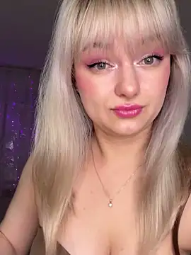 Snapshot of Blonde20 chatting on 10-17-25, 07:38 Blonde20 online show from 10-17-25, 07:38