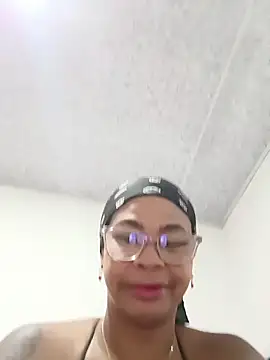 Melanie candy  online show from 03-10-26, 07:41