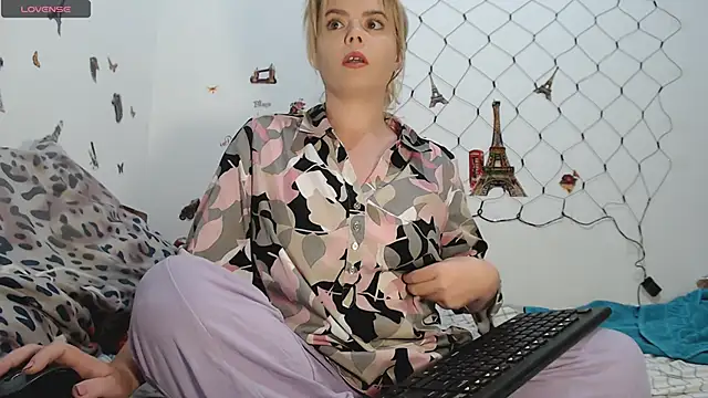 Snapshot of hotmilf4uxxx chatting on 10-02-25, 09:38 hotmilf4uxxx online show from 10-02-25, 09:38