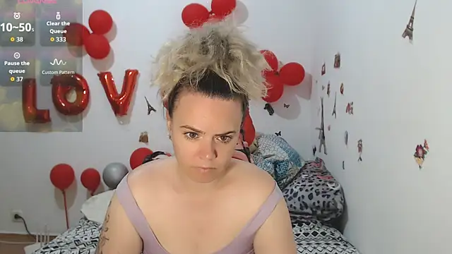 Snapshot of hotmilf4uxxx chatting on 05-25-26, 10:21 hotmilf4uxxx online show from 05-25-26, 10:21