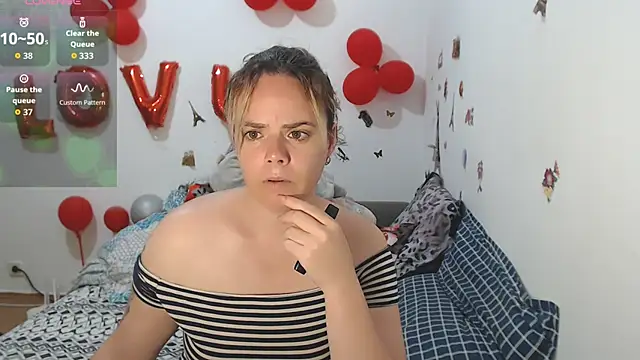 Snapshot of hotmilf4uxxx chatting on 06-03-26, 10:40 hotmilf4uxxx online show from 06-03-26, 10:40