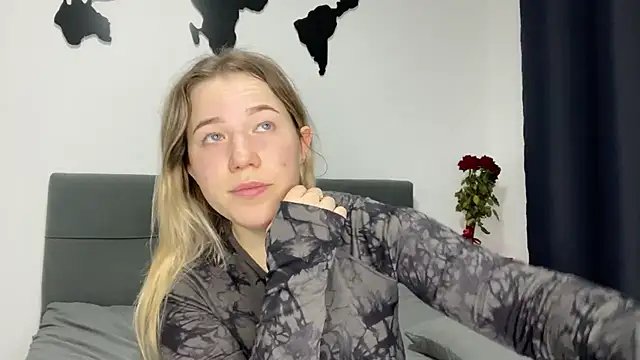 Embersweetbunny online show from 01-30-25, 06:54