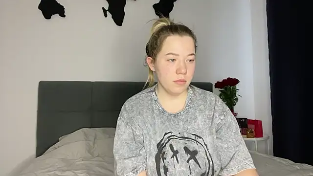 Embersweetbunny online show from 02-11-25, 07:12