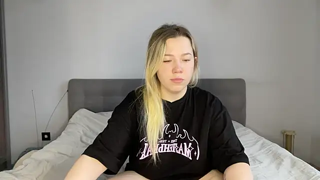 Embersweetbunny online show from 01-13-26, 07:46