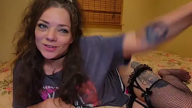 MiaElizabeth online show from 10-22-25, 09:09