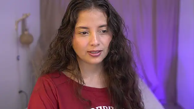 Snapshot of lirio05 chatting on 11-17-25, 06:57 lirio05 online show from 11-17-25, 06:57