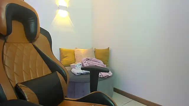 Snapshot of Lizzie_Williams_ chatting on 09-24-25, 03:21 Lizzie Williams online show from 09-24-25, 03:21