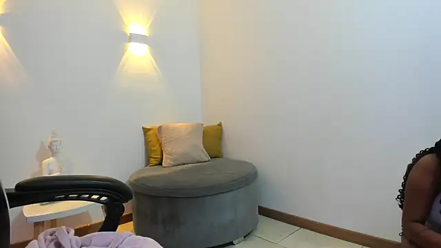 Snapshot of Lizzie_Williams_ chatting on 10-02-25, 03:02 Lizzie Williams online show from 10-02-25, 03:02