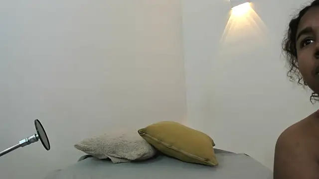 Snapshot of Lizzie_Williams_ chatting on 10-29-25, 03:09 Lizzie Williams online show from 10-29-25, 03:09