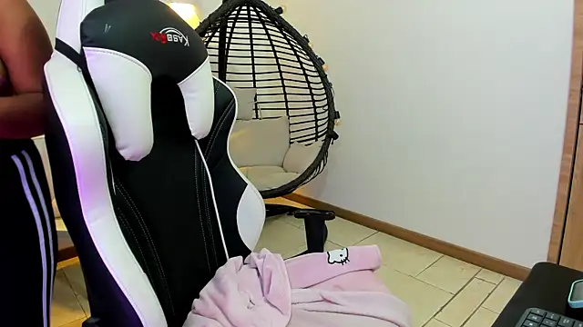 Snapshot of Lizzie_Williams_ chatting on 02-06-26, 03:22 Lizzie Williams online show from 02-06-26, 03:22