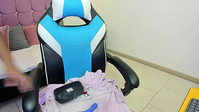 Snapshot of Lizzie_Williams_ chatting on 02-12-26, 03:23 Lizzie Williams online show from 02-12-26, 03:23