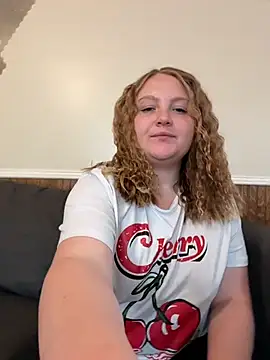 Snapshot of PhatAssBlond chatting on 10-31-25, 05:36 PhatAssBlond online show from 10-31-25, 05:36