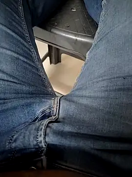 Snapshot of SplitPrestige19 chatting on 11-21-25, 10:36 SplitPrestige19 online show from 11-21-25, 10:36