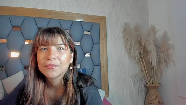 Snapshot of yayi_derek chatting on 10-14-25, 11:33 yayi derek online show from 10-14-25, 11:33