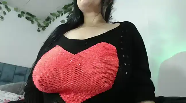 Snapshot of Donniia chatting on 12-17-24, 11:38 Donniia online show from 12-17-24, 11:38
