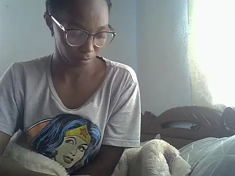 Snapshot of ElianeHot chatting on 06-05-26, 07:47 ElianeHot online show from 06-05-26, 07:47