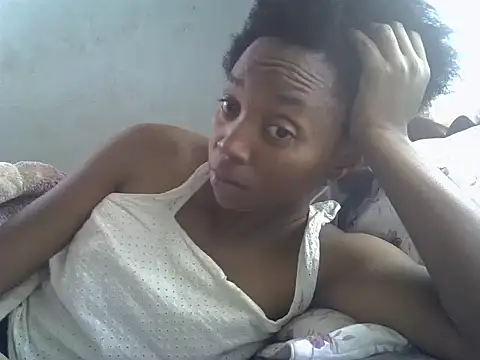 Snapshot of ElianeHot chatting on 06-11-26, 08:23 ElianeHot online show from 06-11-26, 08:23