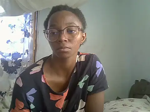 Snapshot of ElianeHot chatting on 06-14-26, 01:02 ElianeHot online show from 06-14-26, 01:02